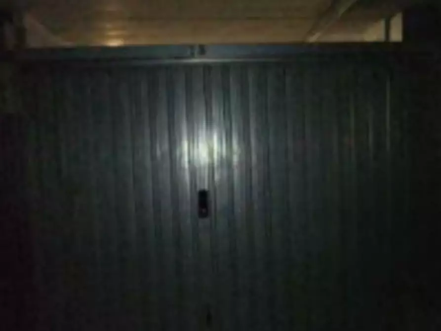 Immagine 1 di Garage in vendita  in via di Grotta di Gregna a Roma