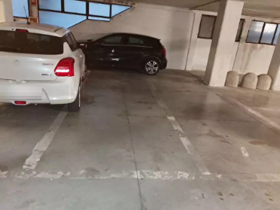 Immagine 1 di Posto auto in vendita  in Viale Montegrappa a Prato