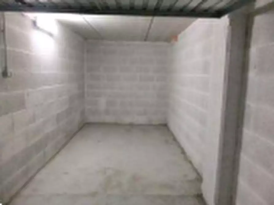 Immagine 1 di Garage in vendita  in via di Grotta di Gregna a Roma