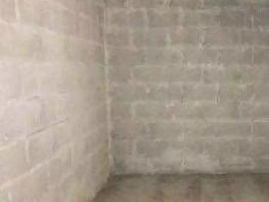 Immagine 2 di Garage in vendita  in Via di Grotta di Gregna a Roma