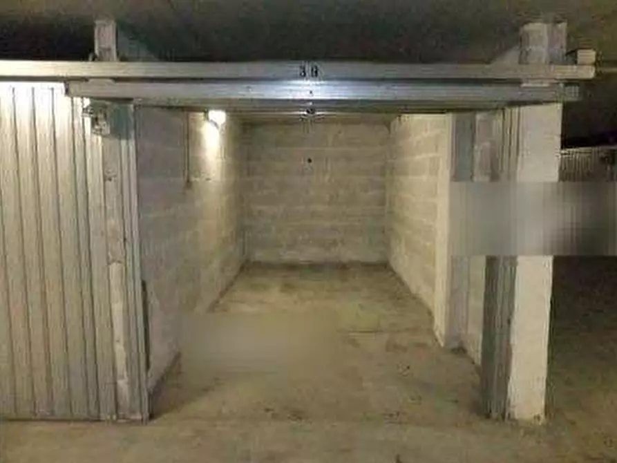 Immagine 1 di Garage in vendita  in Via di Grotta di Gregna a Roma