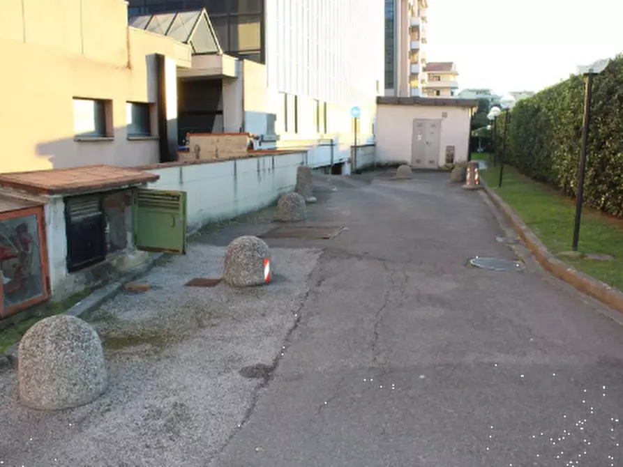 Immagine 3 di Posto auto in vendita  in Viale Montegrappa a Prato