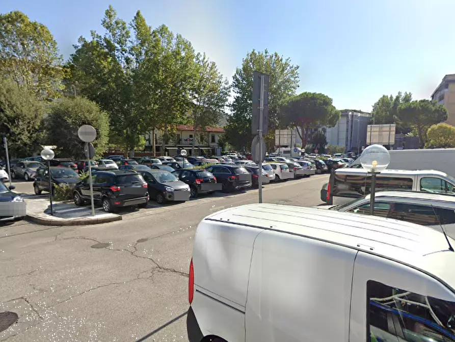 Immagine 11 di Posto auto in vendita  in Viale Montegrappa a Prato