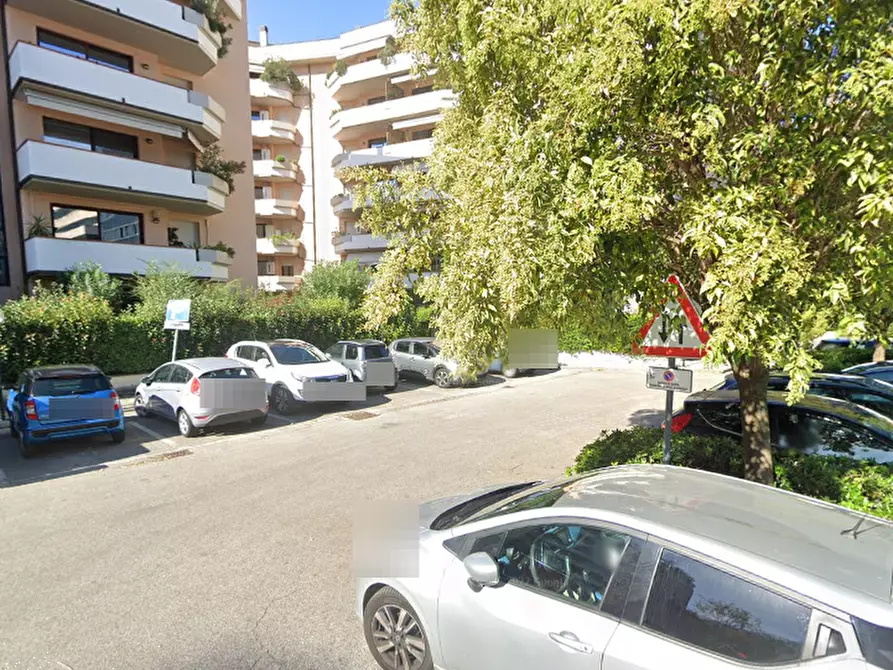 Immagine 9 di Posto auto in vendita  in Viale Montegrappa a Prato