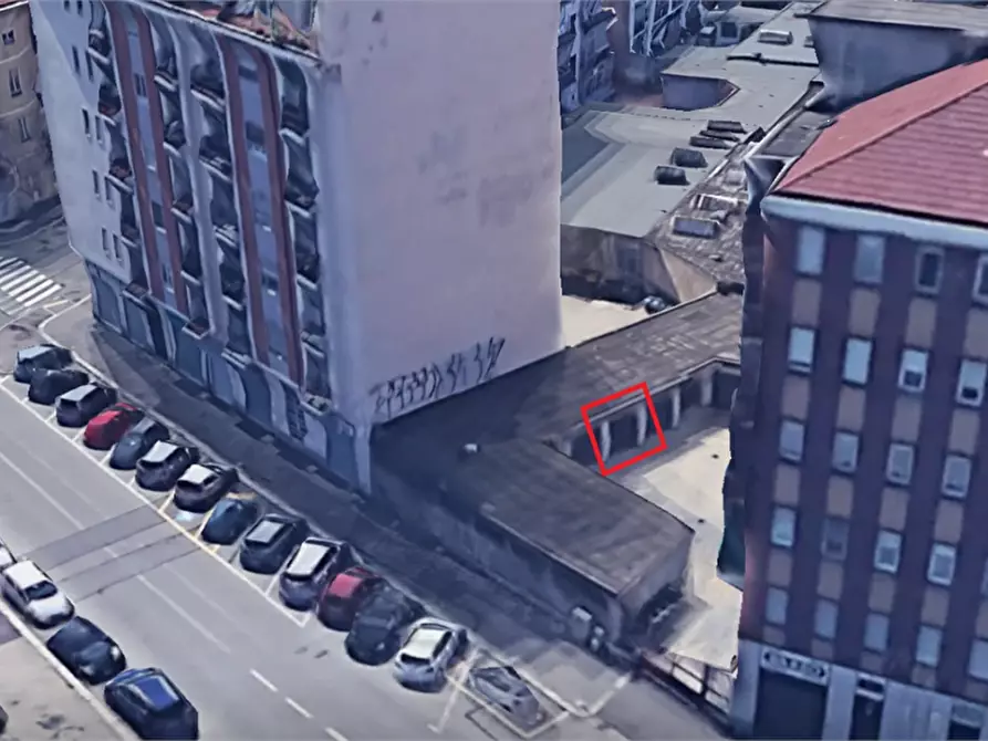 Immagine 2 di Garage in vendita  in via Guido Reni a Torino