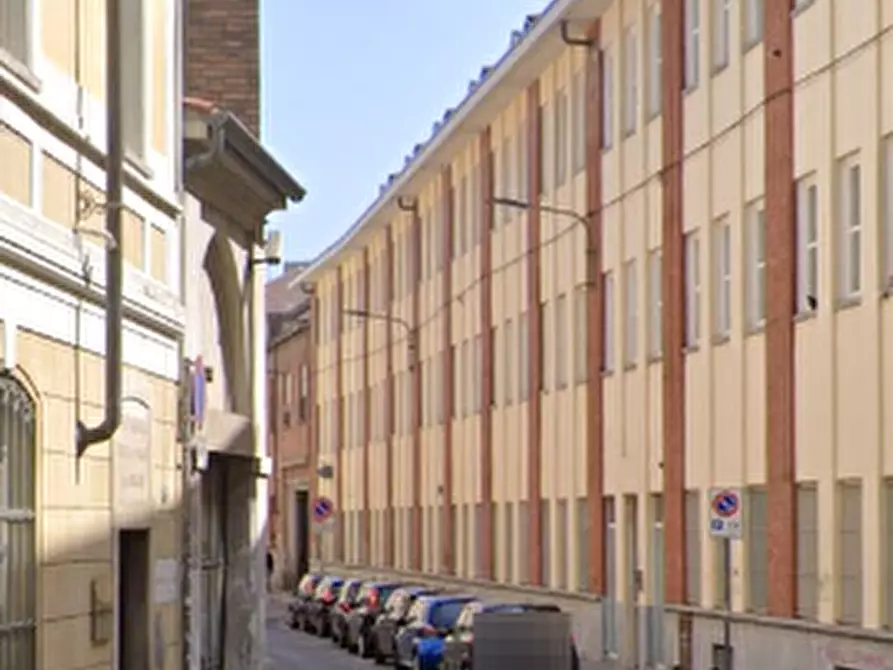 Immagine 9 di Magazzino in vendita  in Via Cottolengo a Torino