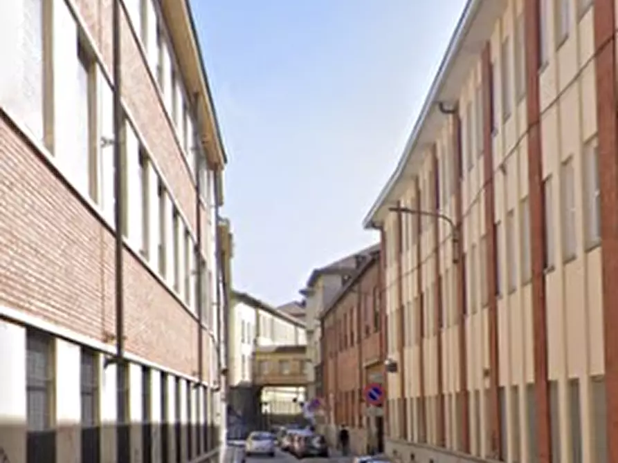 Immagine 10 di Magazzino in vendita  in Via Cottolengo a Torino
