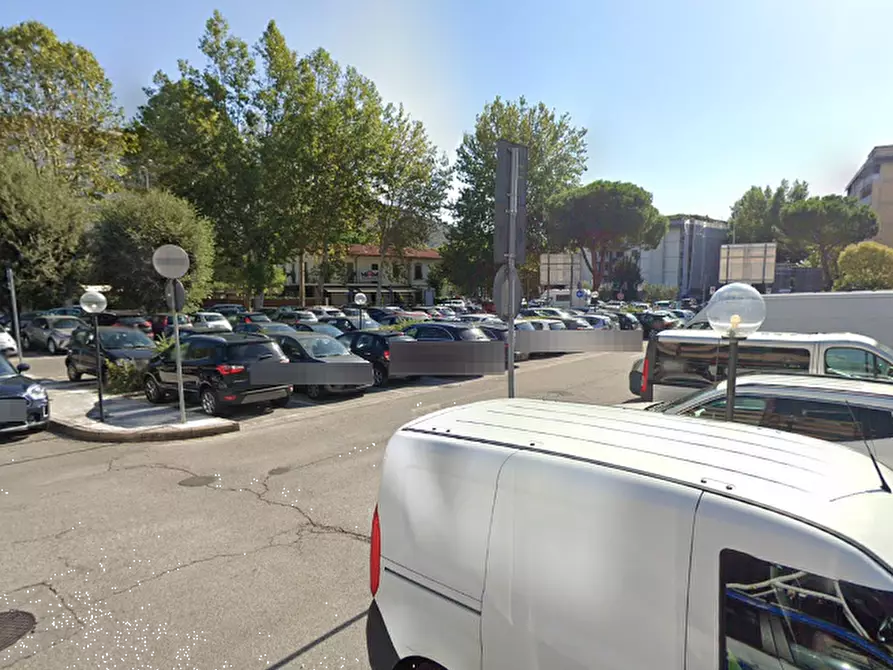 Immagine 11 di Posto auto in vendita  in Viale Montegrappa a Prato