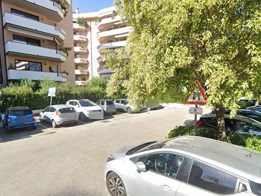 Immagine 12 di Posto auto in vendita  in Viale Montegrappa a Prato