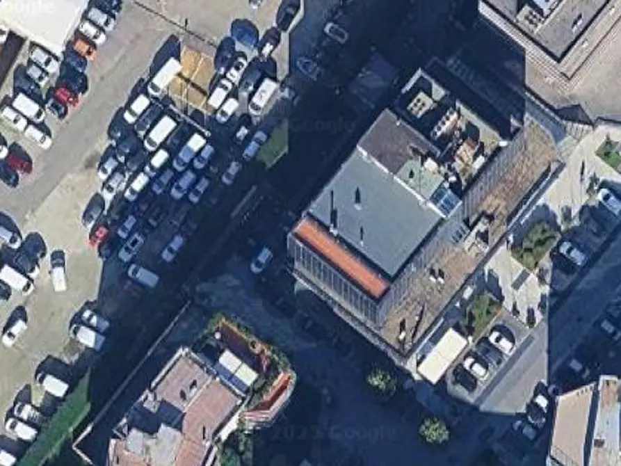 Immagine 15 di Posto auto in vendita  in Viale Montegrappa a Prato