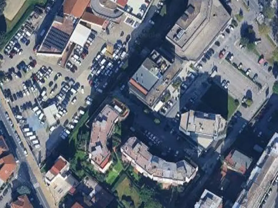 Immagine 16 di Posto auto in vendita  in Viale Montegrappa a Prato