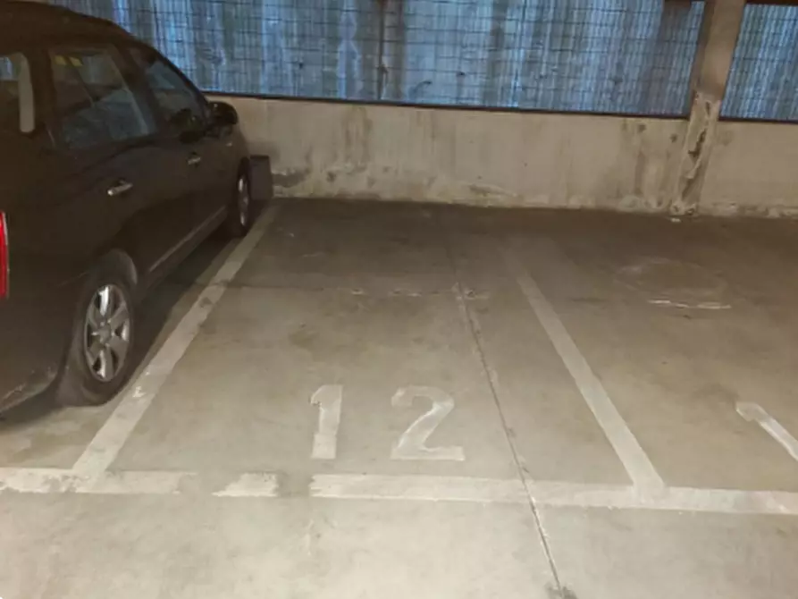 Immagine 1 di Posto auto in vendita  in Viale Montegrappa a Prato