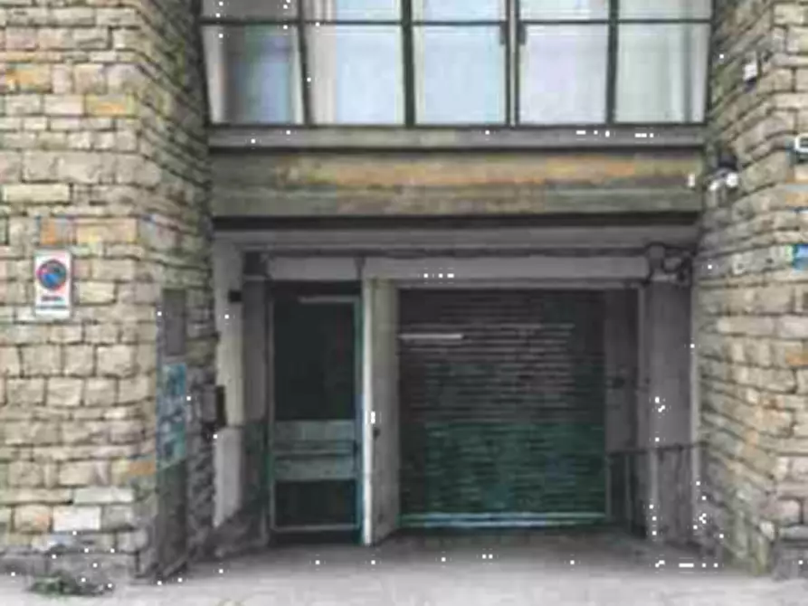 Immagine 1 di Posto auto in vendita  in Via Vittorio Alfieri  a Firenze