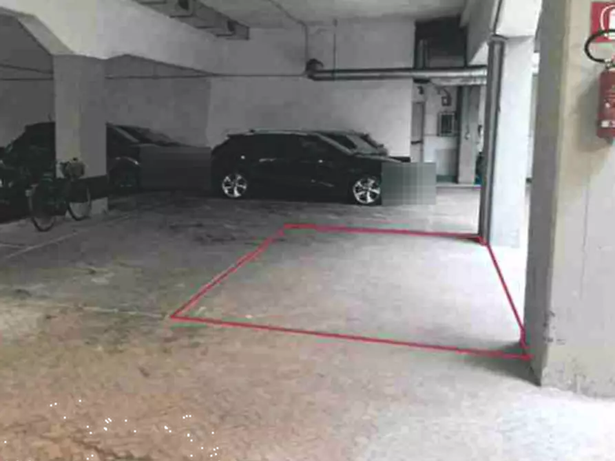 Immagine 3 di Posto auto in vendita  in Via Vittorio Alfieri  a Firenze