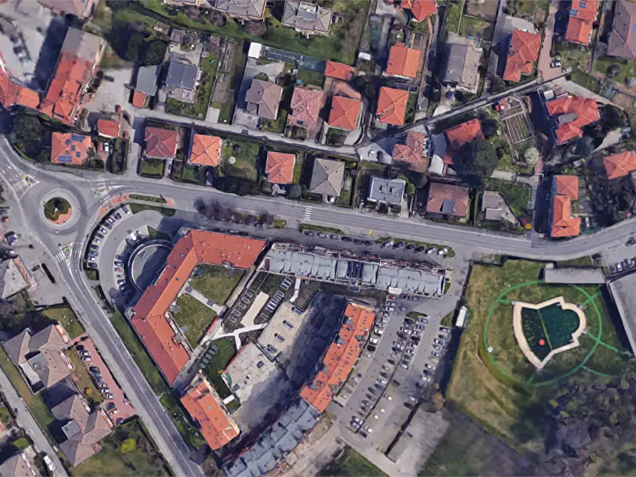 Immagine 1 di Garage in vendita  in Via Tevere a Villa Guardia