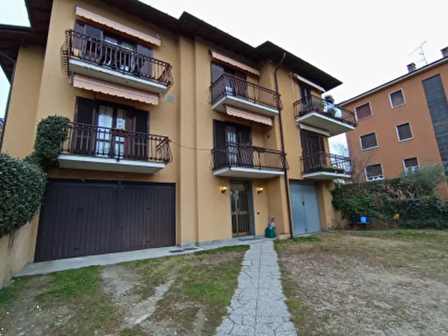 Immagine 1 di Appartamento in vendita  in Via I Maggio a Grandate