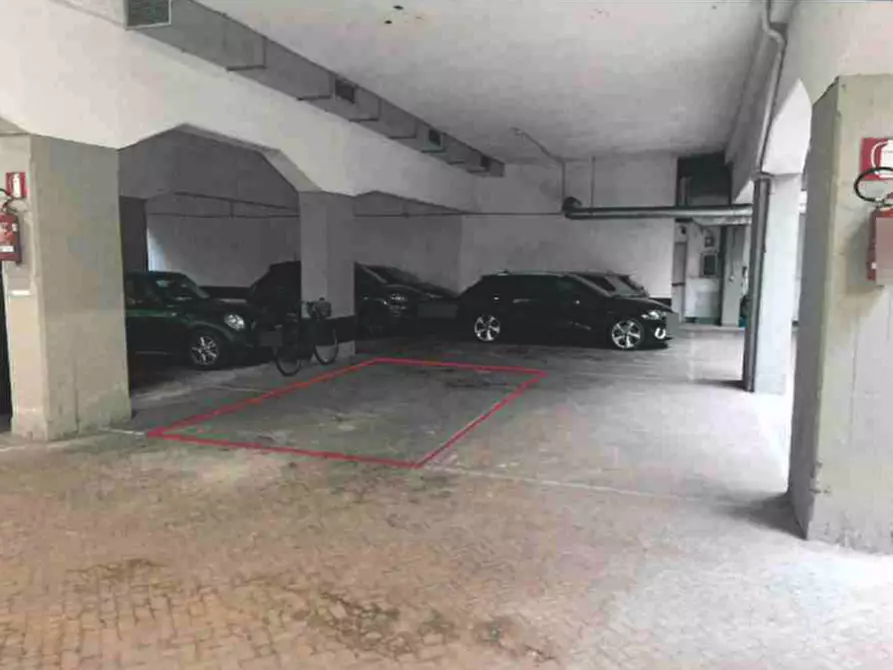 Immagine 2 di Posto auto in vendita  in Via Vittorio Alfieri a Firenze