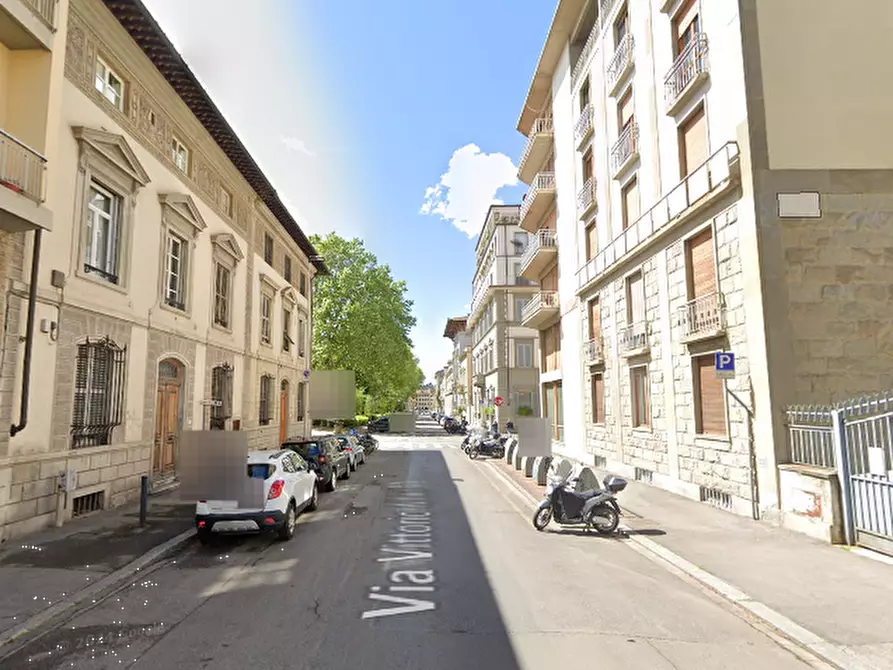 Immagine 7 di Garage in vendita  a Firenze