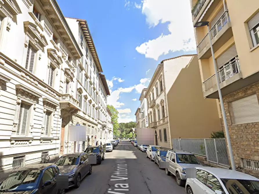 Immagine 8 di Garage in vendita  a Firenze