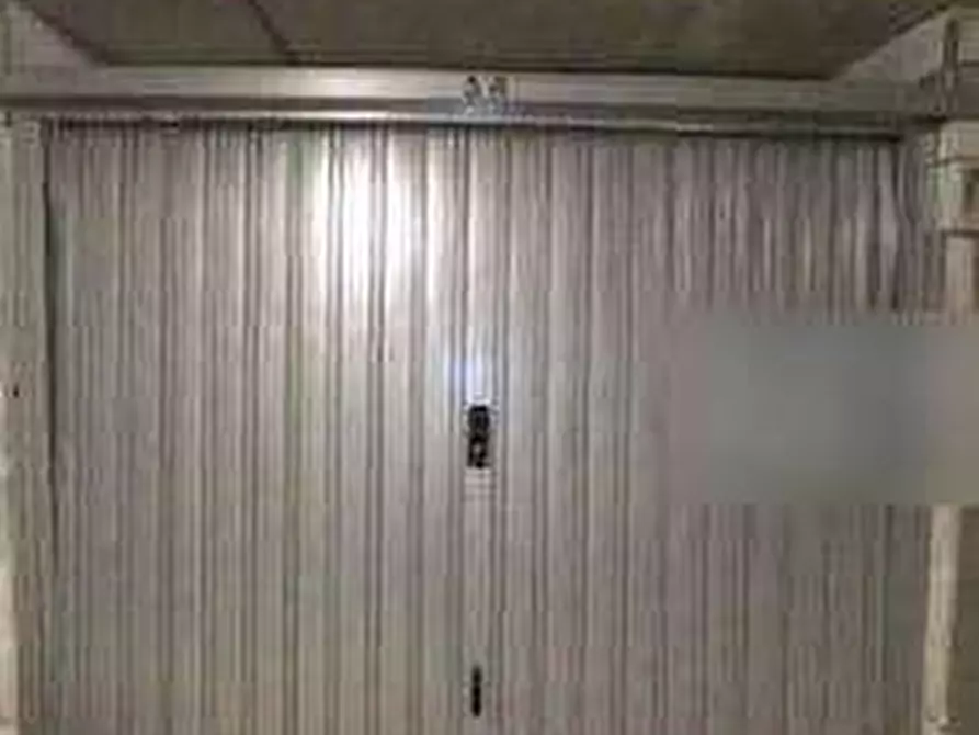 Immagine 1 di Garage in vendita  in Via di Grotta di Gregna a Roma
