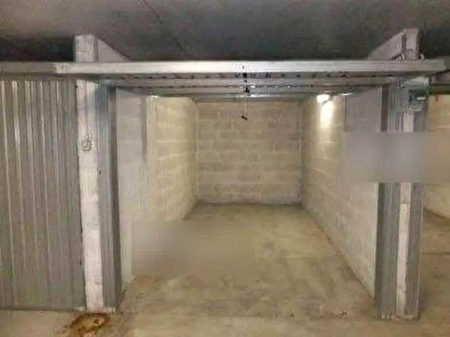 Immagine 2 di Garage in vendita  in Via di Grotta di Gregna a Roma