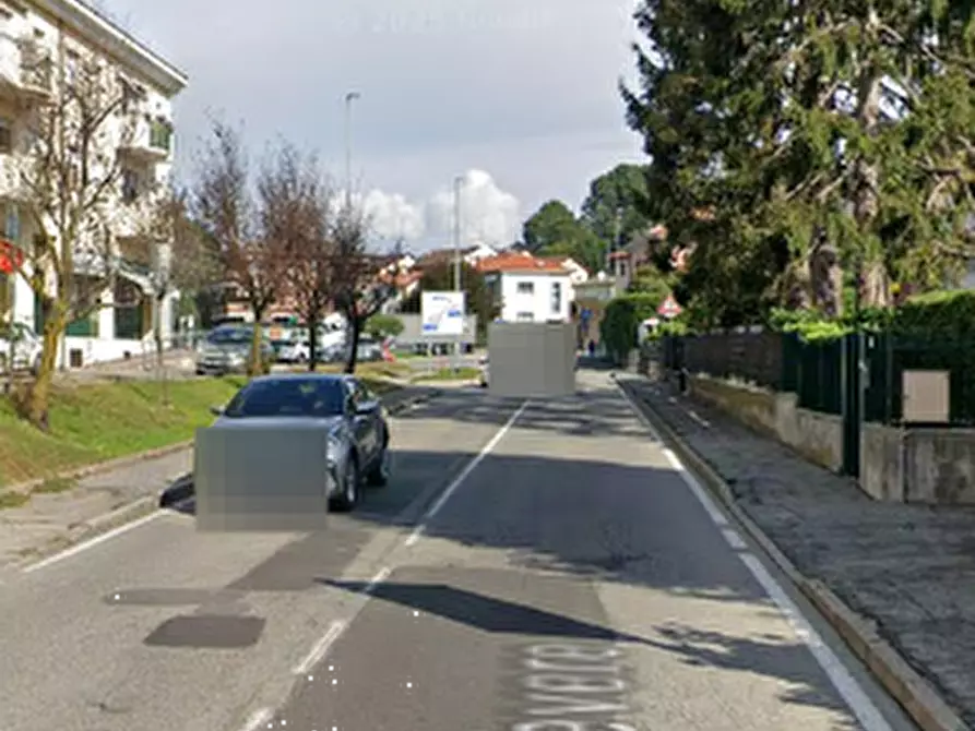 Immagine 7 di Negozio in vendita  in Via Tevere a Villa Guardia