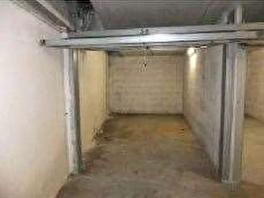 Immagine 1 di Garage in vendita  in Via di Grotta di Gregna a Roma