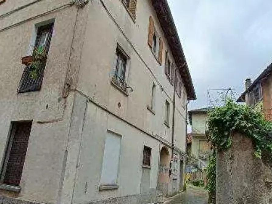Immagine 1 di Appartamento in vendita  in Via Umberto a Lurate Caccivio