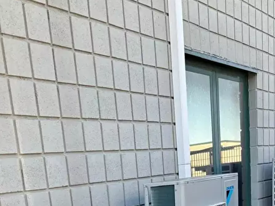 Immagine 4 di Capannone industriale in vendita  in Via Aldo Moro a Appiano Gentile