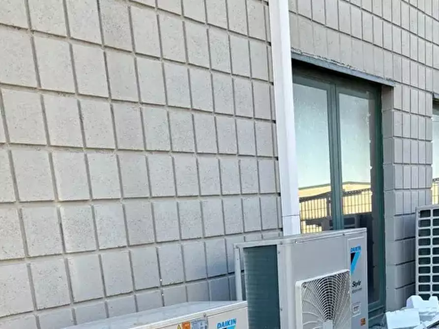 Immagine 5 di Capannone industriale in vendita  in Via Aldo Moro a Appiano Gentile