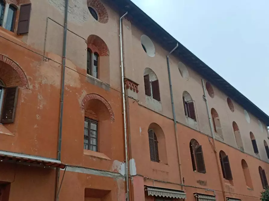 Immagine 1 di Appartamento in vendita  in Largo Giulio Cesare a Varano Borghi