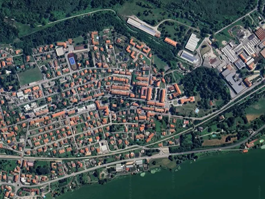 Immagine 10 di Appartamento in vendita  in Largo Giulio Cesare a Varano Borghi