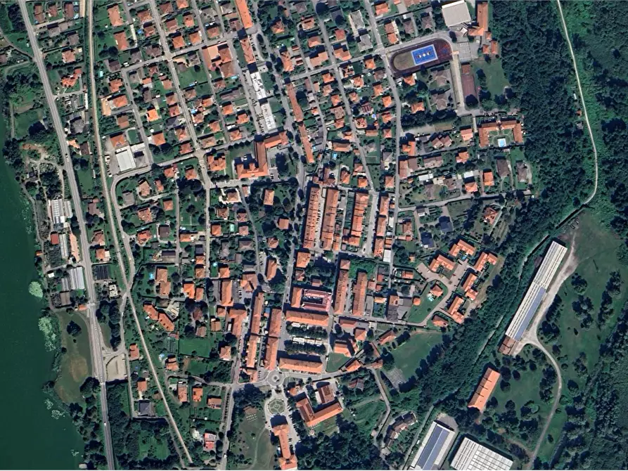 Immagine 15 di Appartamento in vendita  in Largo Giulio Cesare a Varano Borghi