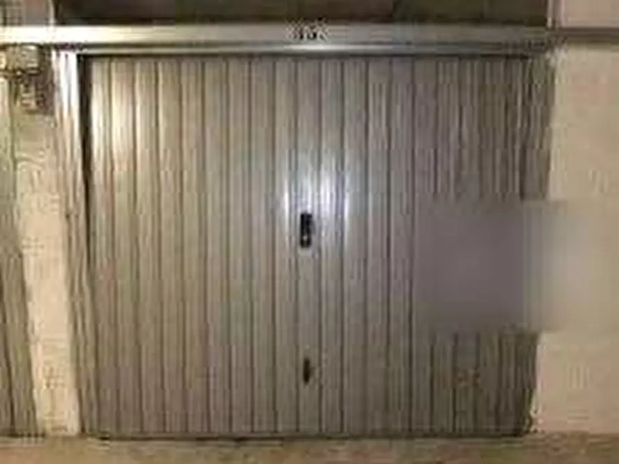 Immagine 1 di Garage in vendita  in Via di Grotta di Gregna a Roma