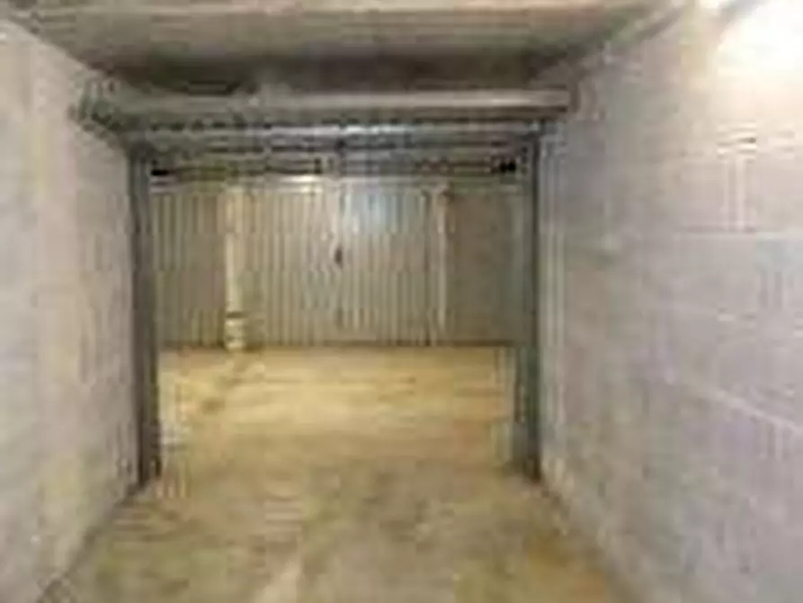 Immagine 1 di Garage in vendita  in Via di Grotta di Gregna a Roma