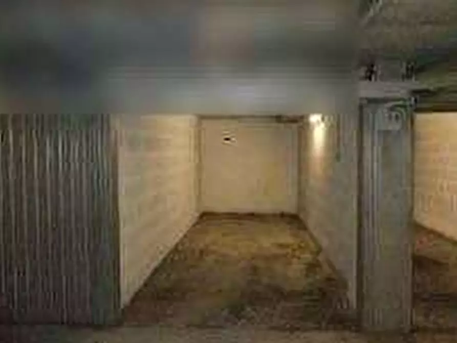 Immagine 2 di Garage in vendita  in Via di Grotta di Gregna a Roma