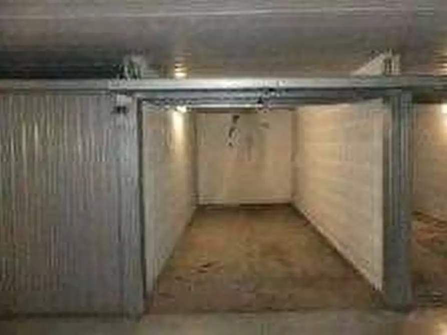 Immagine 1 di Garage in vendita  in Via di Grotta di Gregna a Roma