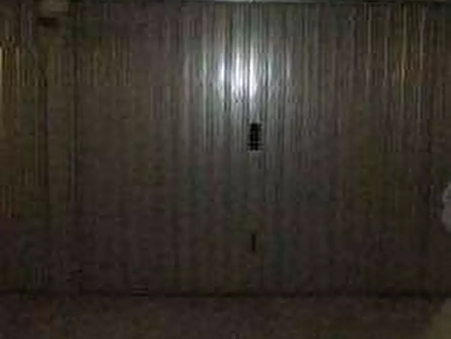 Immagine 2 di Garage in vendita  in Via di Grotta di Gregna a Roma