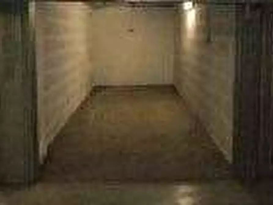 Immagine 2 di Garage in vendita  in Via di Grotta di Gregna a Roma