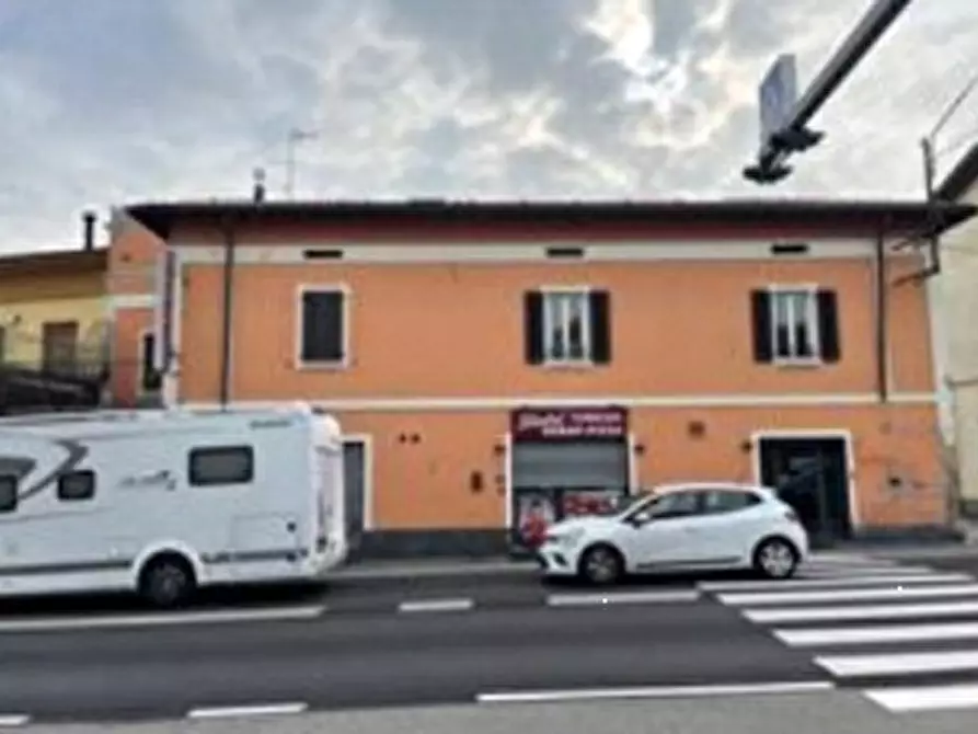 Immagine 1 di Negozio in vendita  in Via Nazionale a Calco