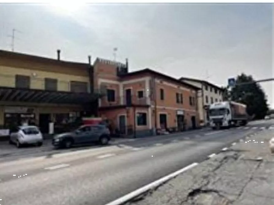 Immagine 3 di Negozio in vendita  in Via Nazionale a Calco