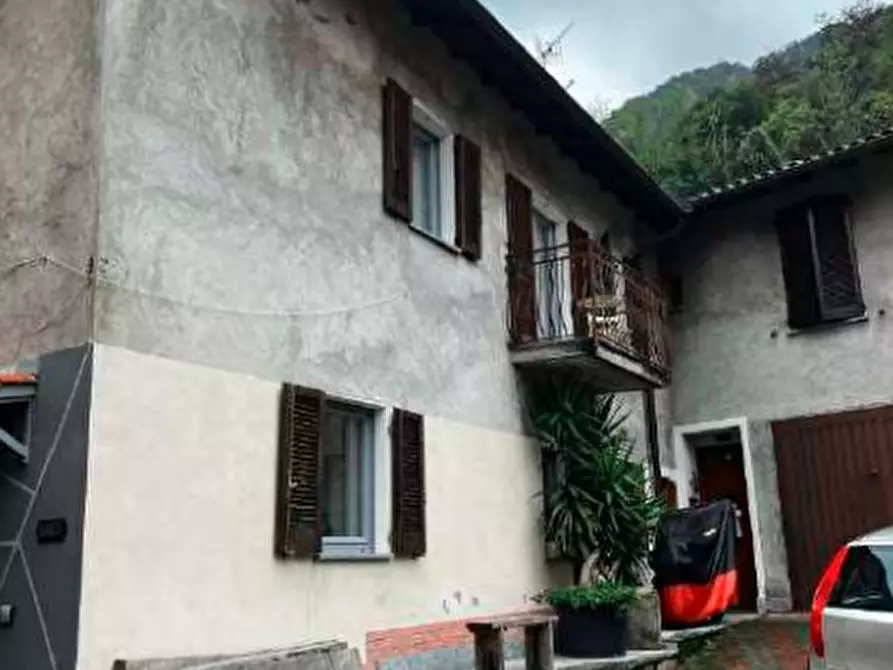 Immagine 1 di Porzione di casa in vendita  in Via Carlo Porta a Bisuschio