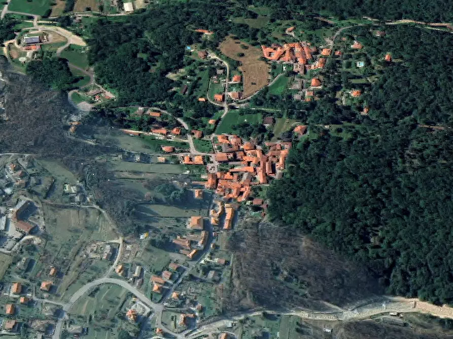 Immagine 11 di Appartamento in vendita  in Via Libertà  a Casalzuigno