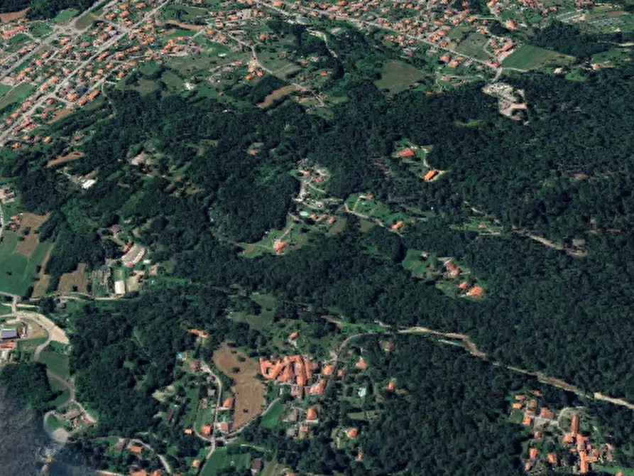 Immagine 12 di Appartamento in vendita  in Via Libertà  a Casalzuigno