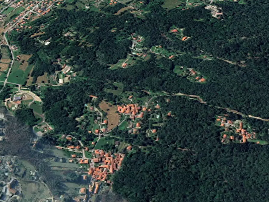 Immagine 13 di Appartamento in vendita  in Via Libertà  a Casalzuigno