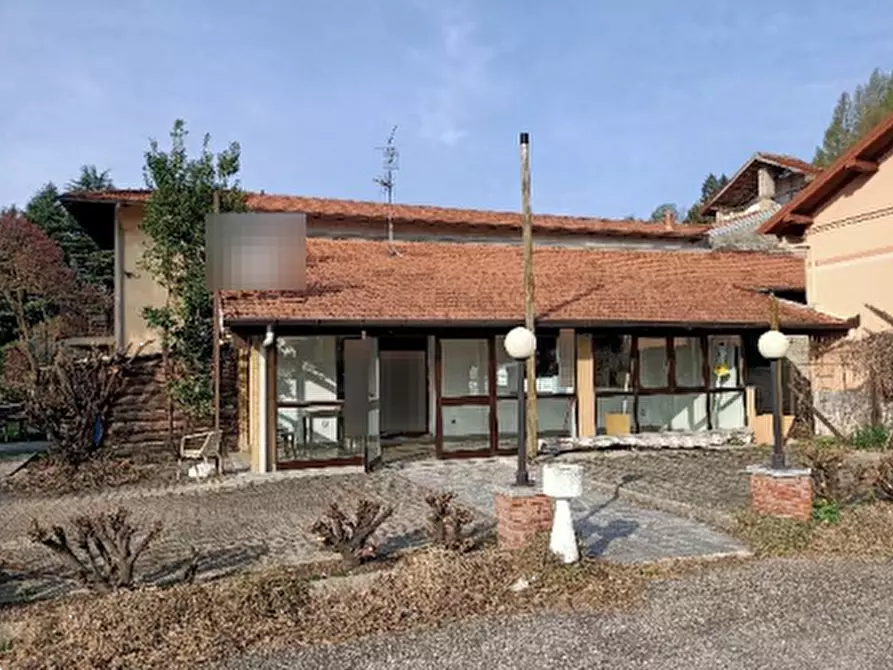 Immagine 1 di Negozio in vendita  in Via libertà  a Casalzuigno