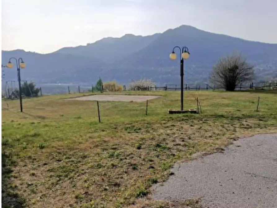 Immagine 2 di Negozio in vendita  in Via libertà  a Casalzuigno