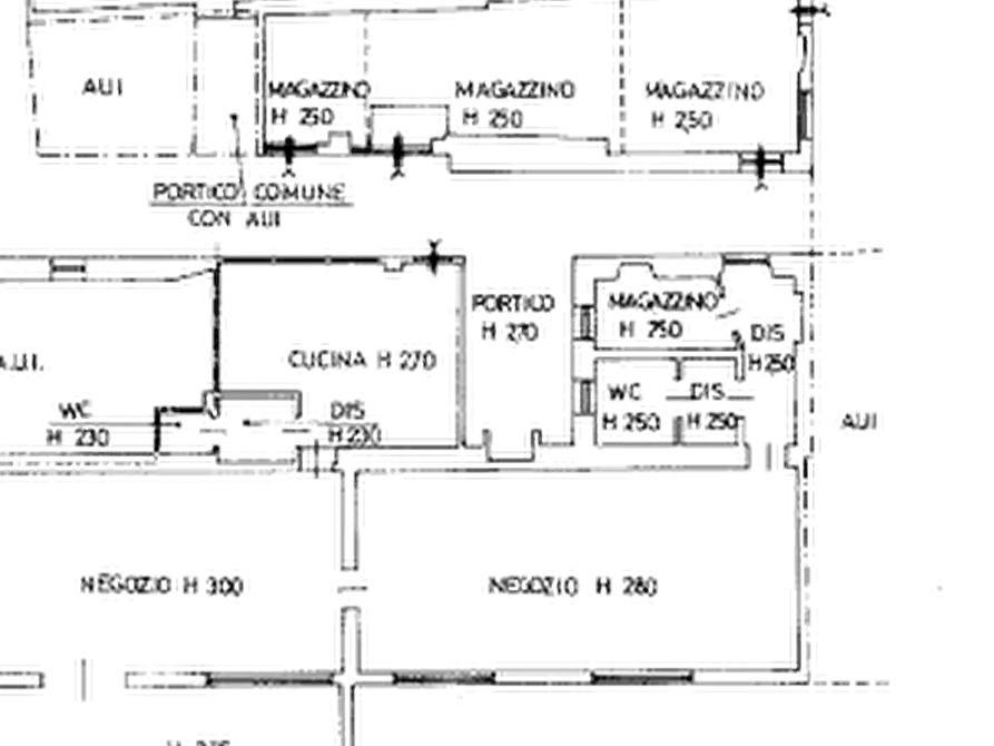 Immagine 10 di Negozio in vendita  in Via libertà  a Casalzuigno