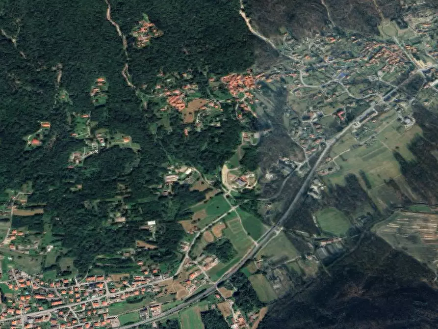 Immagine 14 di Negozio in vendita  in Via libertà  a Casalzuigno