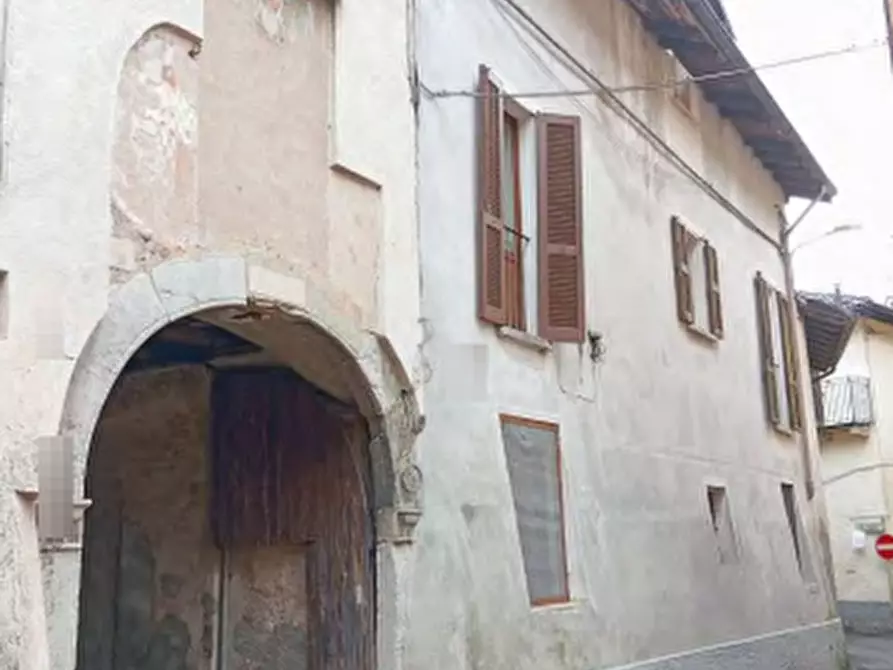 Immagine 2 di Appartamento in vendita  in Via Piazza Giuseppe Grandi  a Valganna